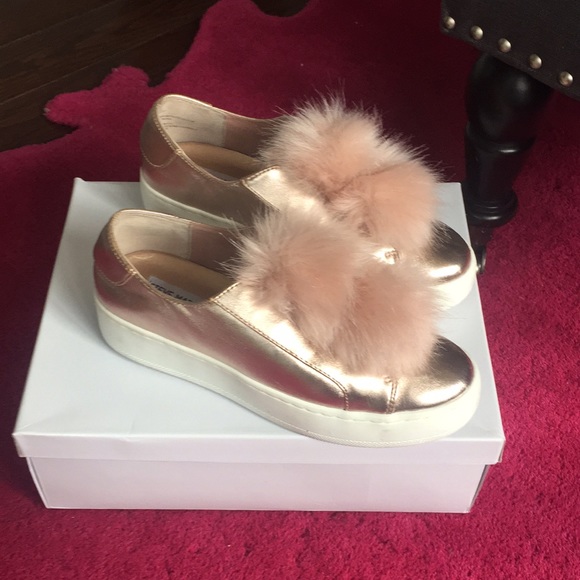 Steve Madden Shoes - Final$⬇️Steve Madden FurlieBreeze RoseGold Slip On